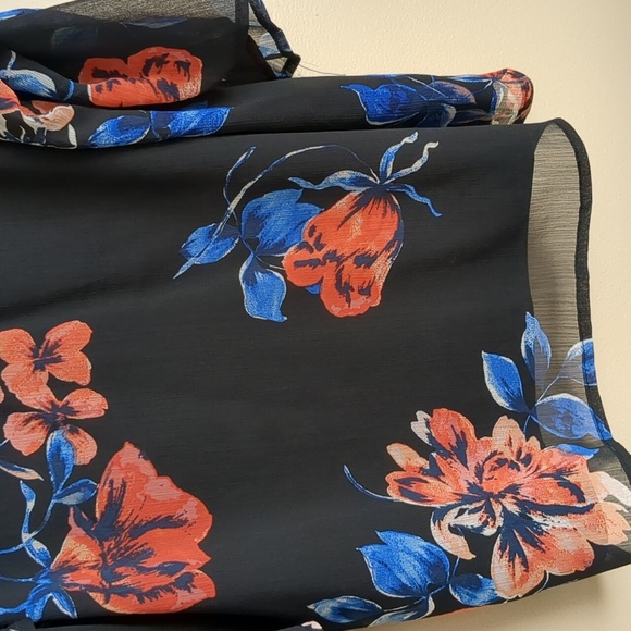 Large Lily White Floral Top Strappy Shirt Black Blue Flowers - Picture 5 of 16